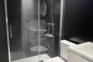Koupelna v ubytování Innova Spaces Málaga