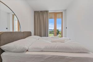 Ένα ή περισσότερα κρεβάτια σε δωμάτιο στο LAM Lakeside - AC - FREE PARKING +19 φωτογραφίες