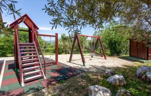 Plac zabaw dla dzieci w obiekcie Villa With Pool, Jacuzzi, Sauna, Fitness, Playground & Wine Cellar