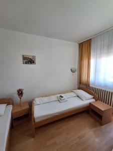 Postel nebo postele na pokoji v ubytování Hotel Konaciste Trstenik