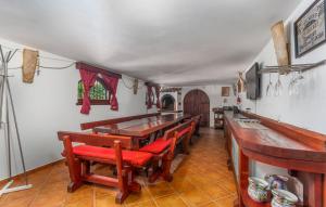 Część wypoczynkowa w obiekcie Villa With Pool, Jacuzzi, Sauna, Fitness, Playground & Wine Cellar