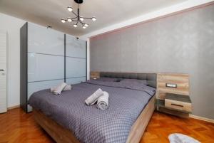 En eller flere senge i et værelse på Kings apartment