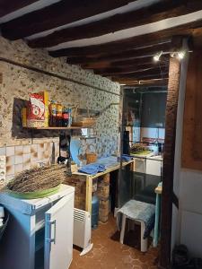 Η κουζίνα ή μικρή κουζίνα στο Maison confortable avec jardin - Longny les Villages +23 φωτογραφίες