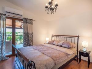 Postel nebo postele na pokoji v ubytování Holiday Home Aleksandra by Interhome