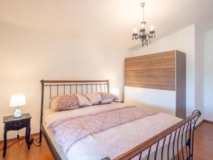 Postel nebo postele na pokoji v ubytování Holiday Home Aleksandra by Interhome
