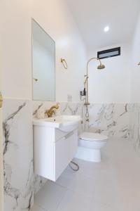 Ένα μπάνιο στο Little Siri Guesthouse +33 φωτογραφίες