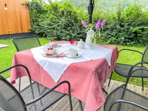 Taman di luar Holiday Home Tiny Haus Panorama by Interhome