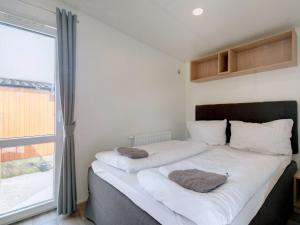 Postel nebo postele na pokoji v ubytování Holiday Home Tiny Haus Sunny by Interhome