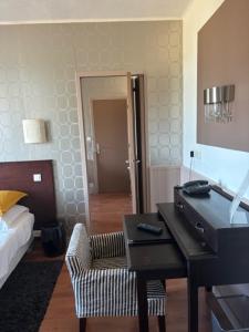 Postel nebo postele na pokoji v ubytování Hôtel de la Pointe de Mousterlin