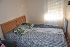 Voodi või voodid majutusasutuse Superb flat in recent building with parking lot toas
