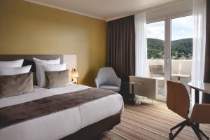 Postel nebo postele na pokoji v ubytování Leonardo Hotel Heidelberg City Center