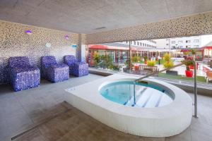 The swimming pool at or close to Alexandre FrontAir Congress