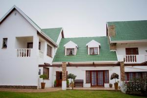 Gallery image of A White House Guest House in Grahamstown +40 photos