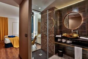 Koupelna v ubytování Design Plus Bex Hotel