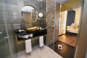 Koupelna v ubytování Design Plus Bex Hotel