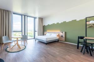Postel nebo postele na pokoji v ubytování B&B HOTEL Geneva Airport