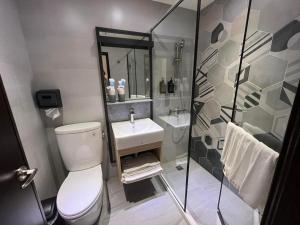 Ein Badezimmer in der Unterkunft Just live inn - New Dahua