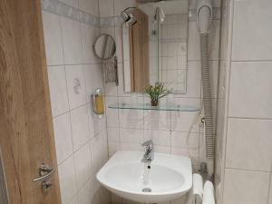 Koupelna v ubytování Hotel Birnbaum + 37 fotografií