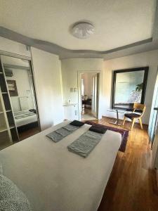 Postel nebo postele na pokoji v ubytování RoseHill Garden Family Villa with a Great Budapest View