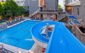 Bazén v ubytování Monart City Hotel - All Inclusive Plus nebo v jeho okolí