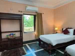 Voodi või voodid majutusasutuse Sajjan Bagh Resort toas