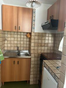 Kuchyň nebo kuchyňský kout v ubytování Miramare Apartment