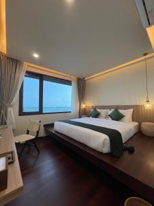 Un pat sau paturi într-o cameră la Boon Heritage House Koh Samui +51 fotografii