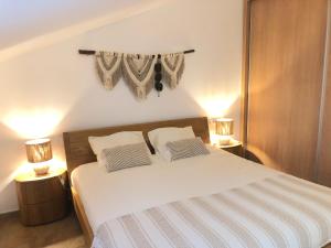 Postel nebo postele na pokoji v ubytování Duplex Penthouse "Playa Y Palmeras"