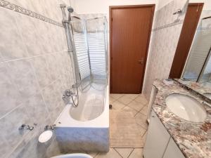 Koupelna v ubytování Dimora Adda + 21 fotografií