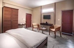 TV a/nebo společenská místnost v ubytování Hotel Bhakti Dhama + 37 fotografií