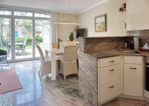 Kuchyň nebo kuchyňský kout v ubytování Enen Neest App 2