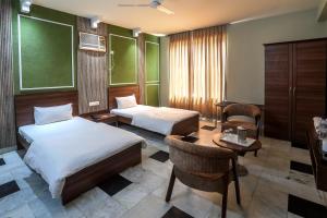 Postel nebo postele na pokoji v ubytování Hotel Bhakti Dhama