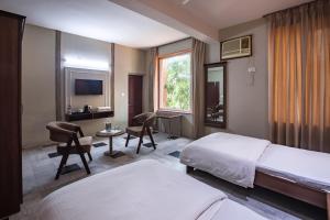 Postel nebo postele na pokoji v ubytování Hotel Bhakti Dhama