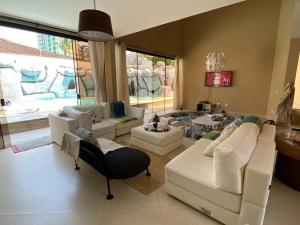 Ruang duduk di Casa No Guarujá