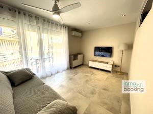 A television and/or entertainment centre at InmoBooking LeriMar