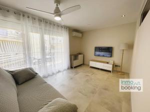 A television and/or entertainment centre at InmoBooking LeriMar
