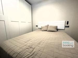A bed or beds in a room at InmoBooking LeriMar