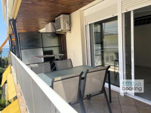 A seating area at InmoBooking LeriMar
