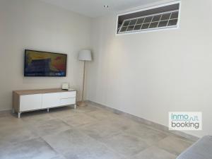 A television and/or entertainment centre at InmoBooking LeriMar