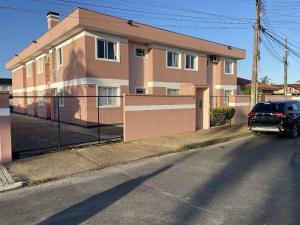a car parked in front of a house at RCM Vilas - Apartamento n 12 in Joinville