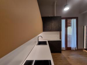 A kitchen or kitchenette at Villa Selva