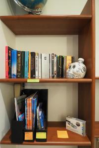 Perpustakaan di apartmen