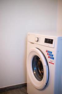 a washing machine sitting next to a white wall at Dama casa vacanze in Marina di Campo
