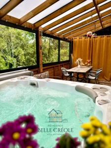 a jacuzzi tub in a house with a table at Résidence belle créole I Le Balisier I Maison duplex avec jacuzzi à 15min de Disneyland Paris in Quincy-Voisins