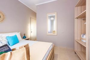 เตียงในห้องที่ Himara City 31 - Central, Beach Access