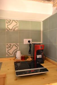 a kitchen with a pizza on top of a stove at Casa Philos in Ceglie Messapica