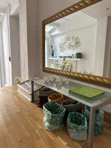 Kuchyň nebo kuchyňský kout v ubytování Goethe Hotel