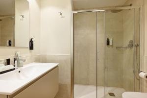 Koupelna v ubytování Antum Hotel