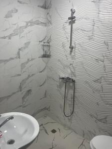 a bathroom with a shower and a sink at Апартаменти за гости Сузи in Zavoya