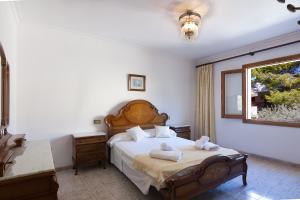 a bedroom with a bed with towels on it at Vallespir in Port d'Alcudia